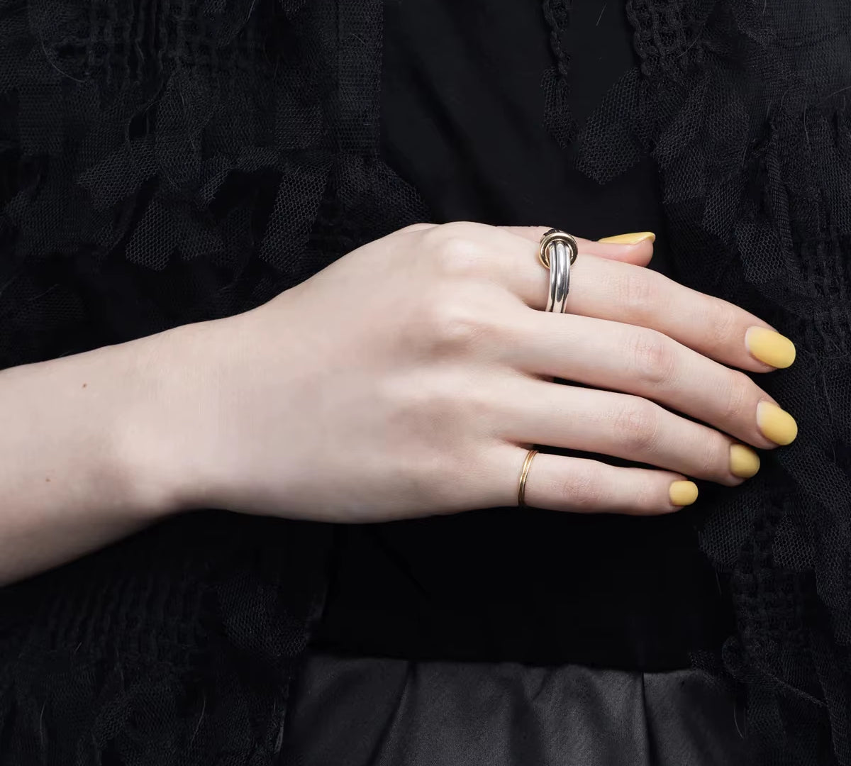 Youthway Personality 18K PVD Plated Gold Silver Colorblock Simple Single Hoop Dangle Dune Ring New Charm Women Statement Jewelry