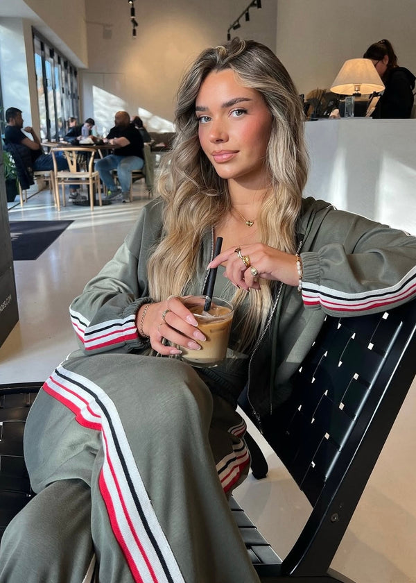 ★ FOR THE COOL GIRLS ★