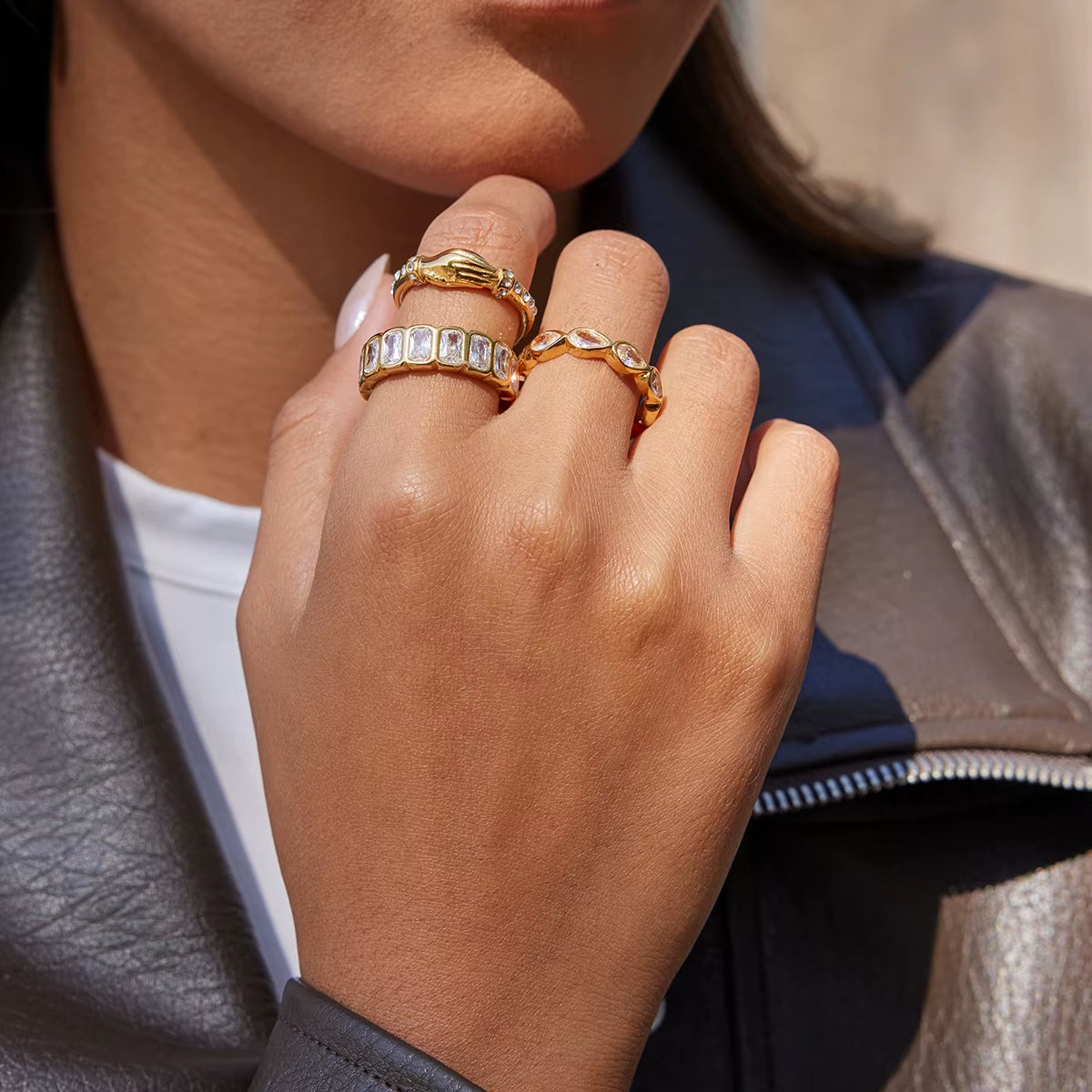 Classic 18K White Rhinestone Friendship Handshake Shape Round Ring Women Gold Color Stainless Steel Rings Jewelry